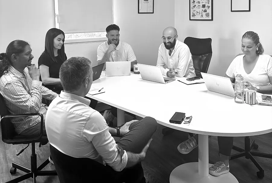 Équipe Linov agence web à Rodez en Aveyron réunion projet